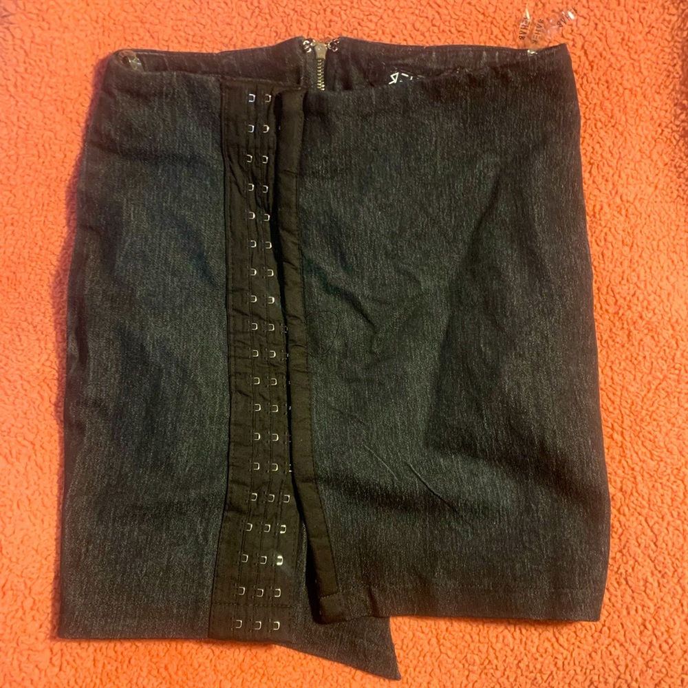 Fashion Nova Denim Wash Skirt. Size: S